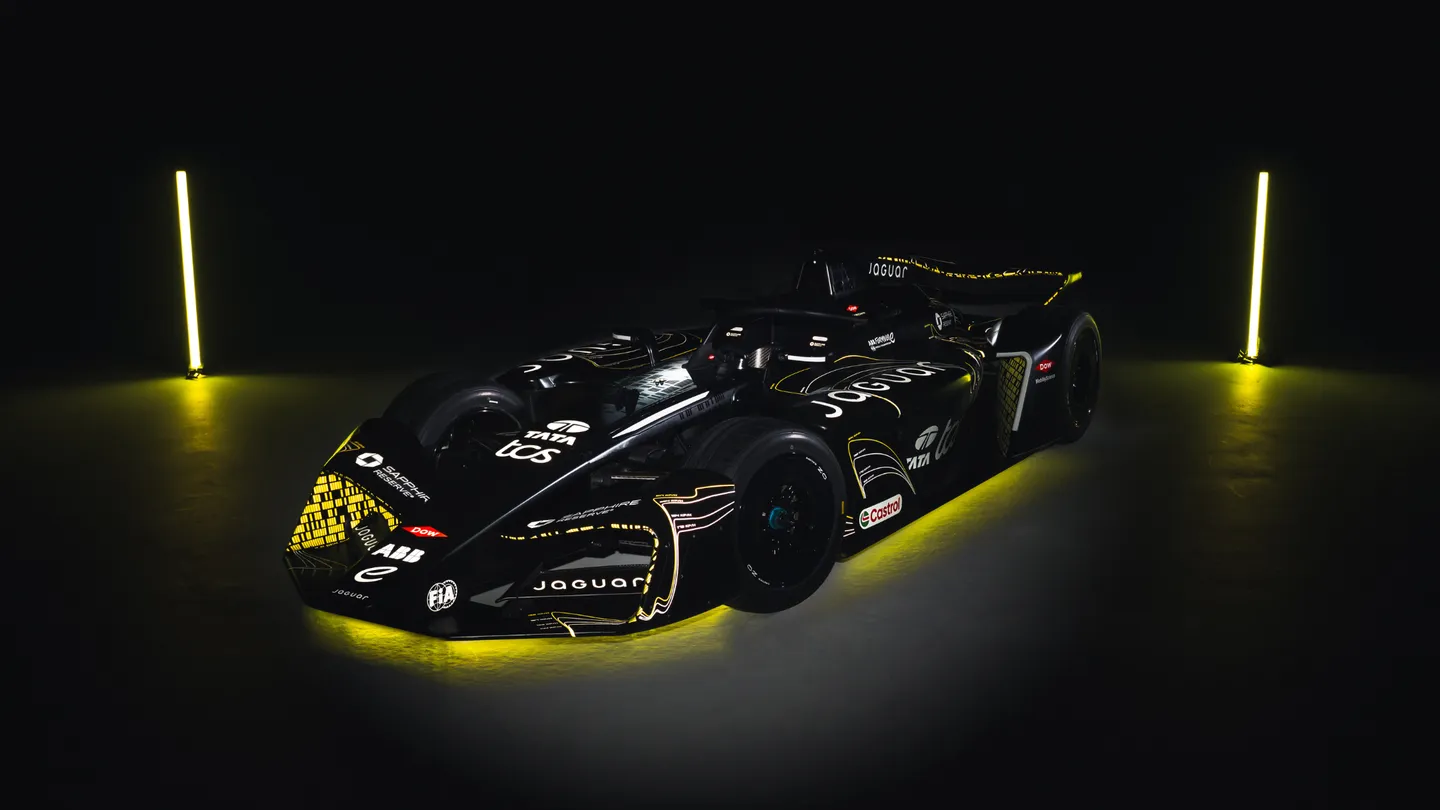 JAGUAR TCS RACING, FORMULA E'DE KULLANACAĞI YENI GEN4 ARACINI TANITTI!